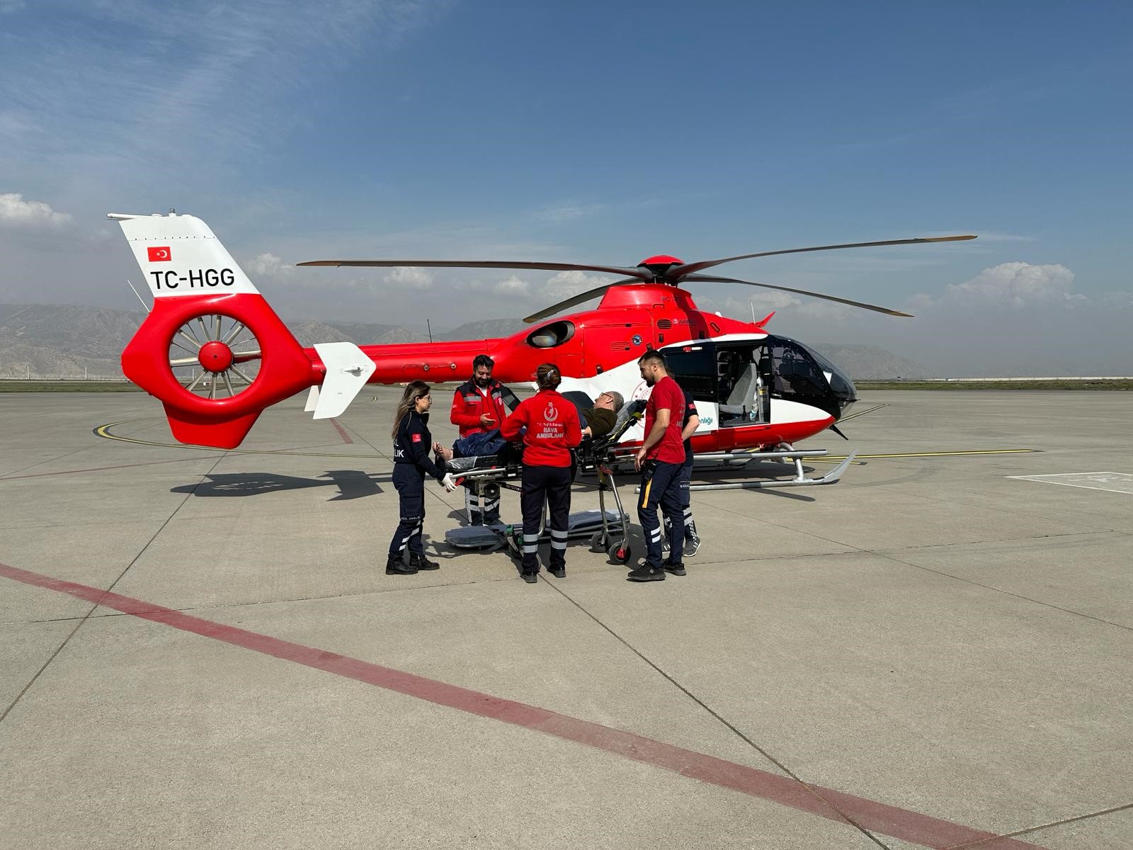 Kalp rahatsızlığı olan hasta ambulans helikopterle Diyarbakır'a sevk edildi