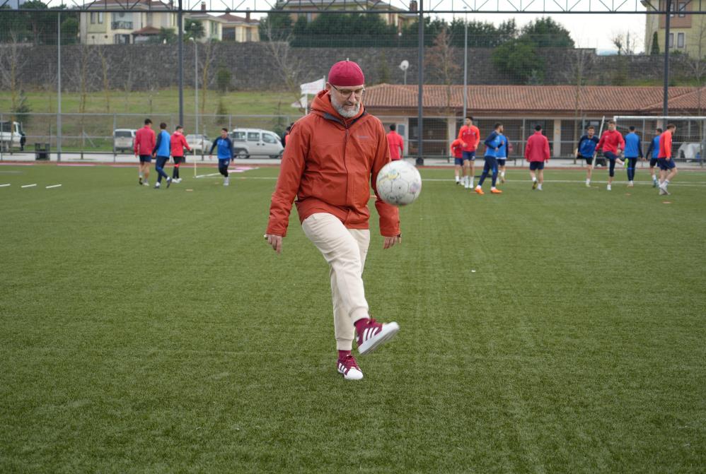 Futbolcu Maaşları İçin Karısının Ve Kız Kardeşinin Bileziklerini Sattı