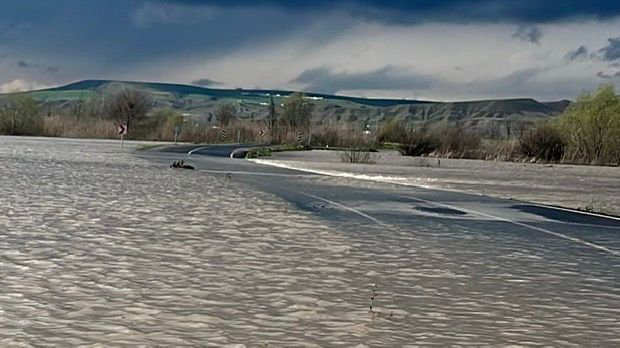 Diyarbakır’da yağmurlar nehri taşırdı: 16 köy yolu kapandı!