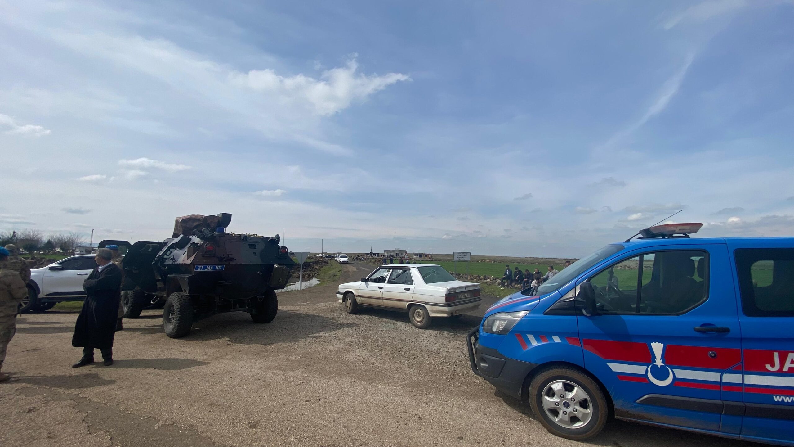 Diyarbakır’da akrabalar hayvanlar için yol verme kavgasına tutuştu: 3 yaralı!