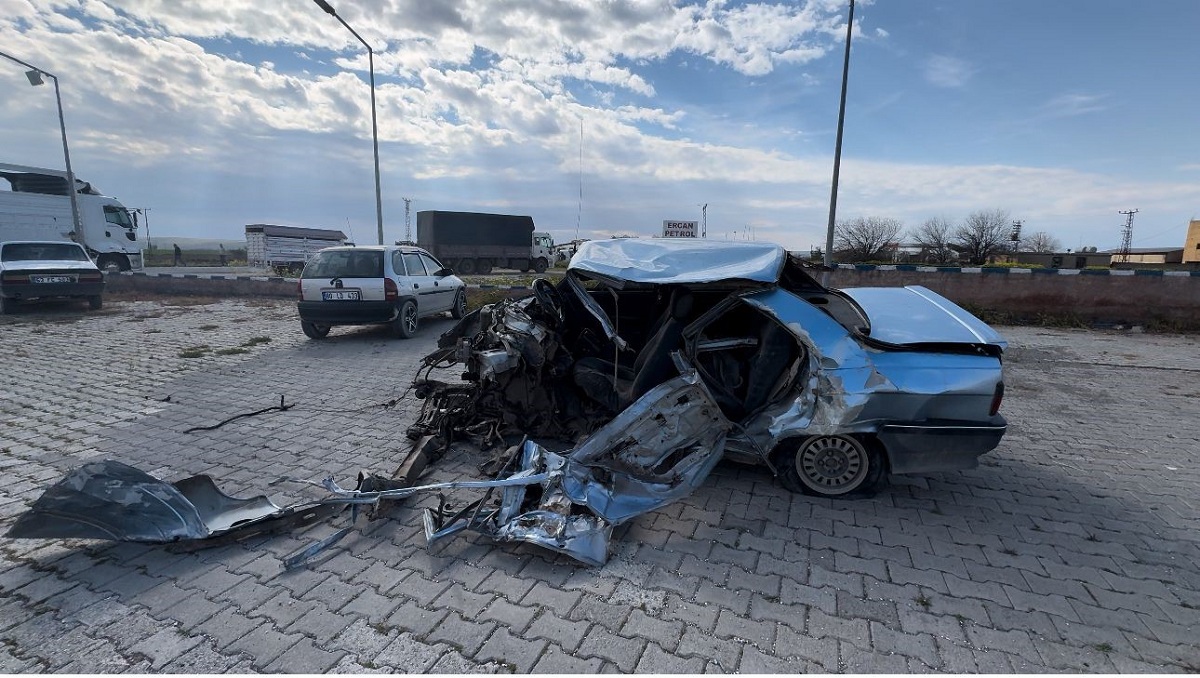 Feci kaza kameraya yansıdı: 1 ölü, 2 yaralı