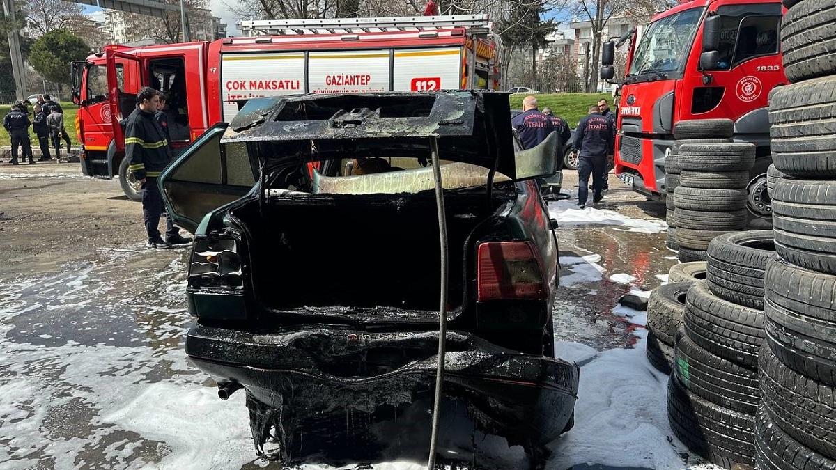 Otomobilin LPG tüpü bomba gibi patladı