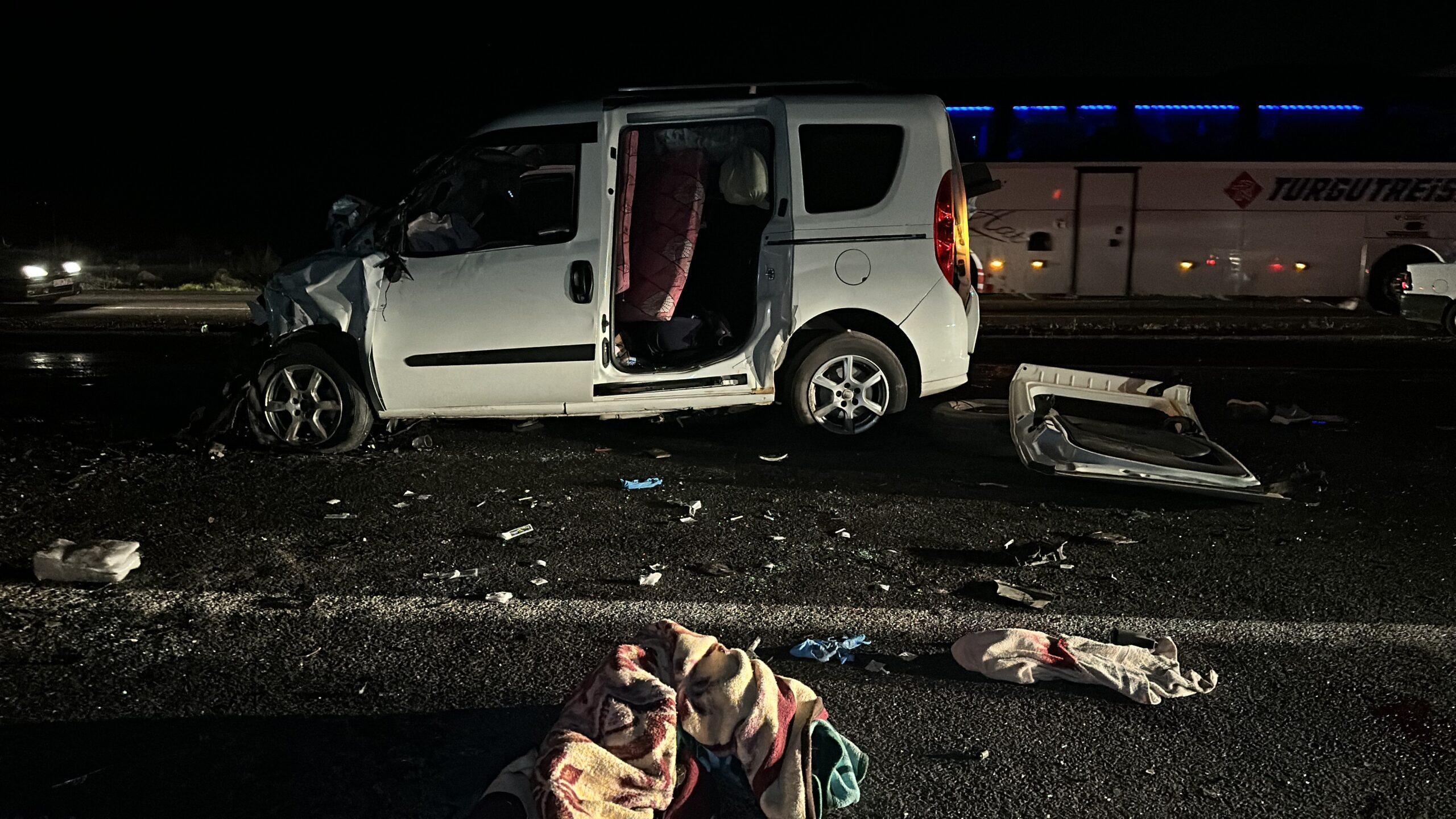 Şanlıurfa-Diyarbakır karayolunda zincirleme kaza: 3 ölü, 6 yaralı