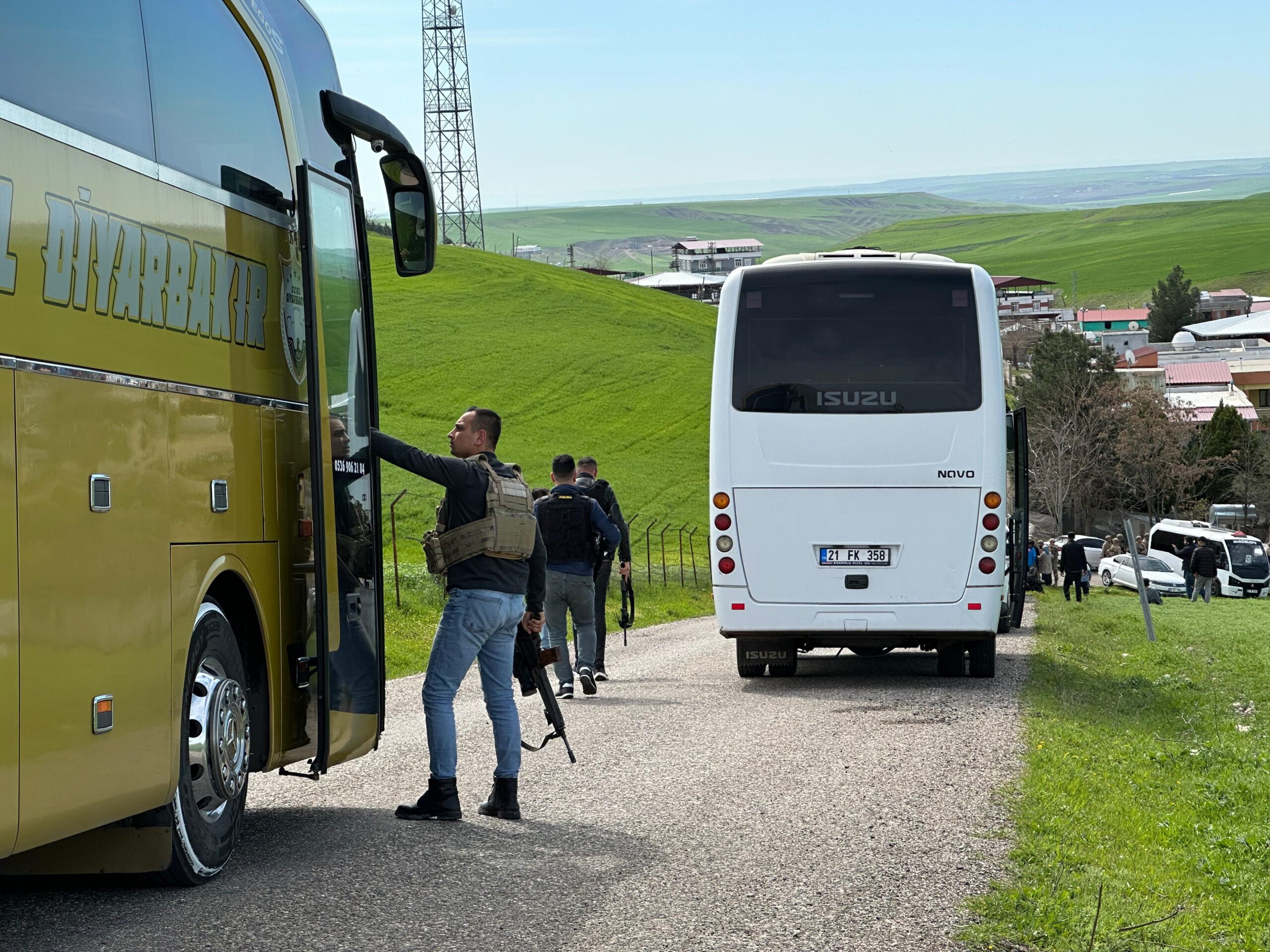 Diyarbakır'da 1 Kişinin Öldüğü Muhtarlık Kavgasında Yeni Görüntüler!