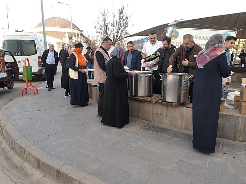 Diyarbakır Kuyumcular Odası’ndan 500 kişilik iftar yemeği