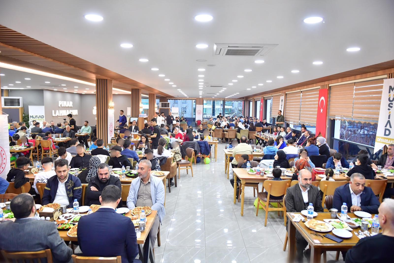 MÜSİAD Diyarbakır, çocuklarla iftarda buluştu