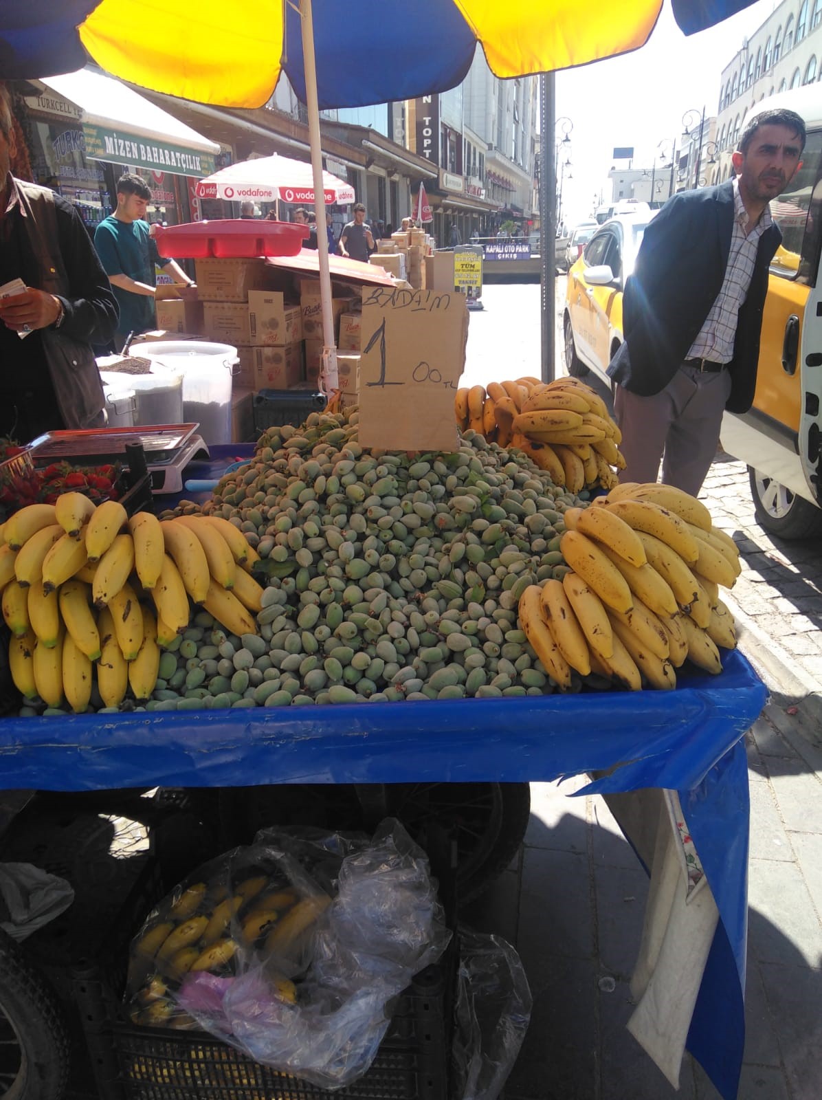 Diyarbakır’da tezgaha çıkartılan o ürün 100 liradan satılıyor!