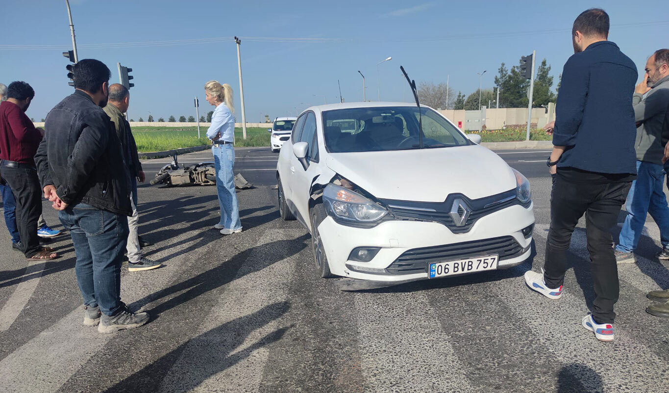 Diyarbakır'da motosiklet ve otomobil çarpıştı: Bir yaralı