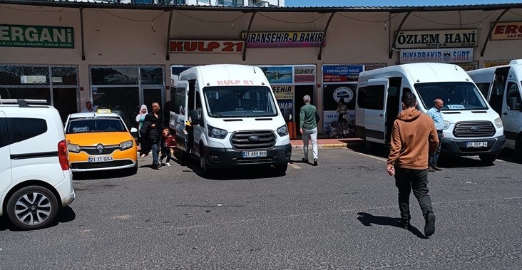 Diyarbakır İlçe Otogarında bayram hareketliliği yaşanıyor