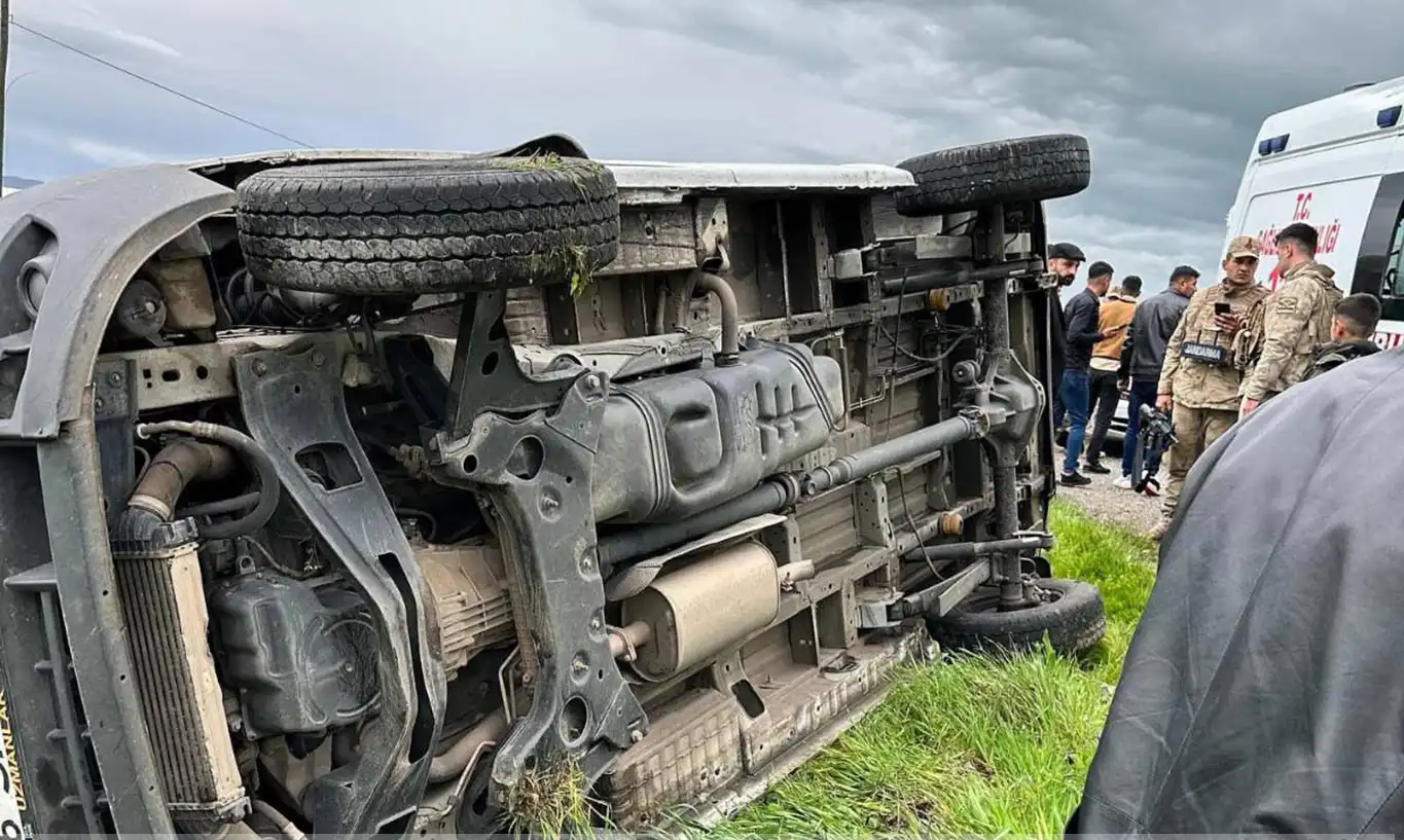 Diyarbakır'da trafik kazası: 1 ölü, 4 yaralı