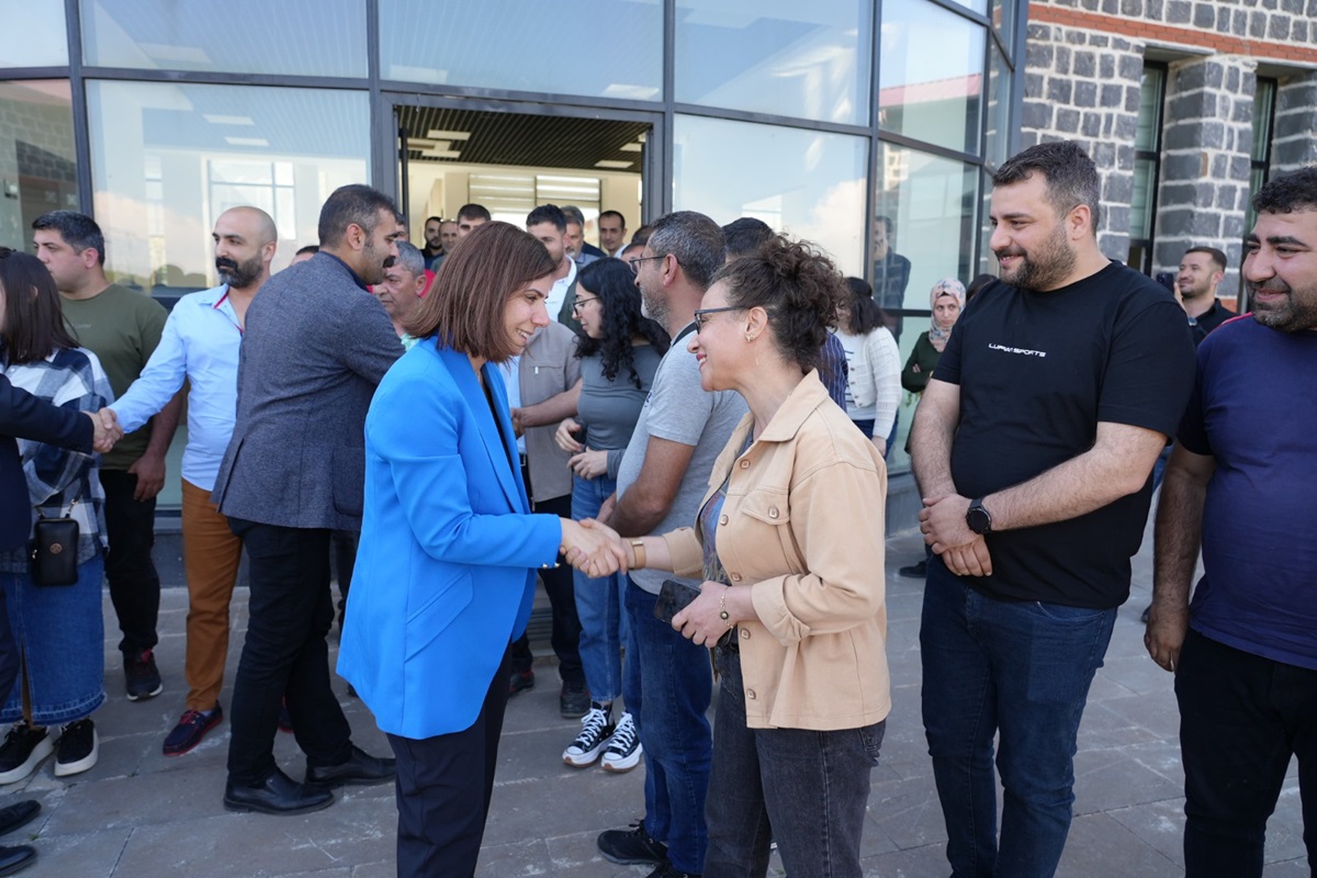 Diyarbakır’da Eş Başkanlar, belediye birimleri ve DİSKİ personeliyle bir araya geldi