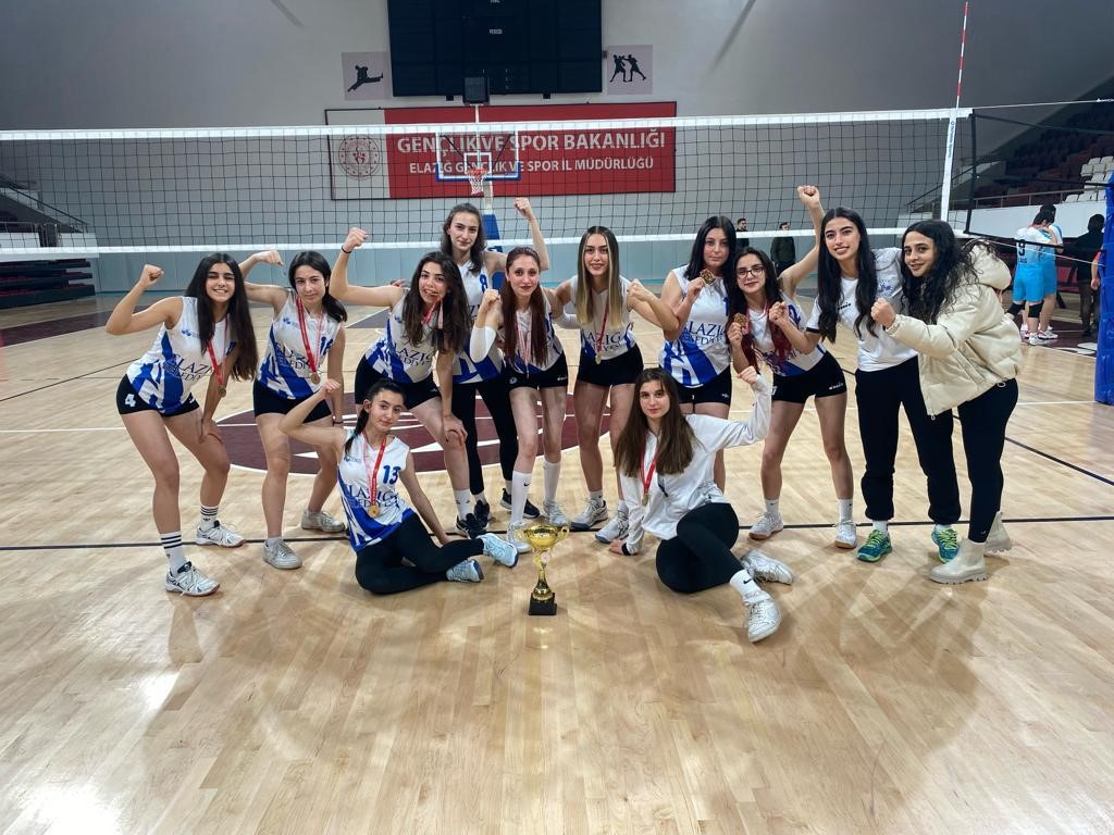 Elazığ Belediyesi voleybol takımı  Diyarbakır yolcusu