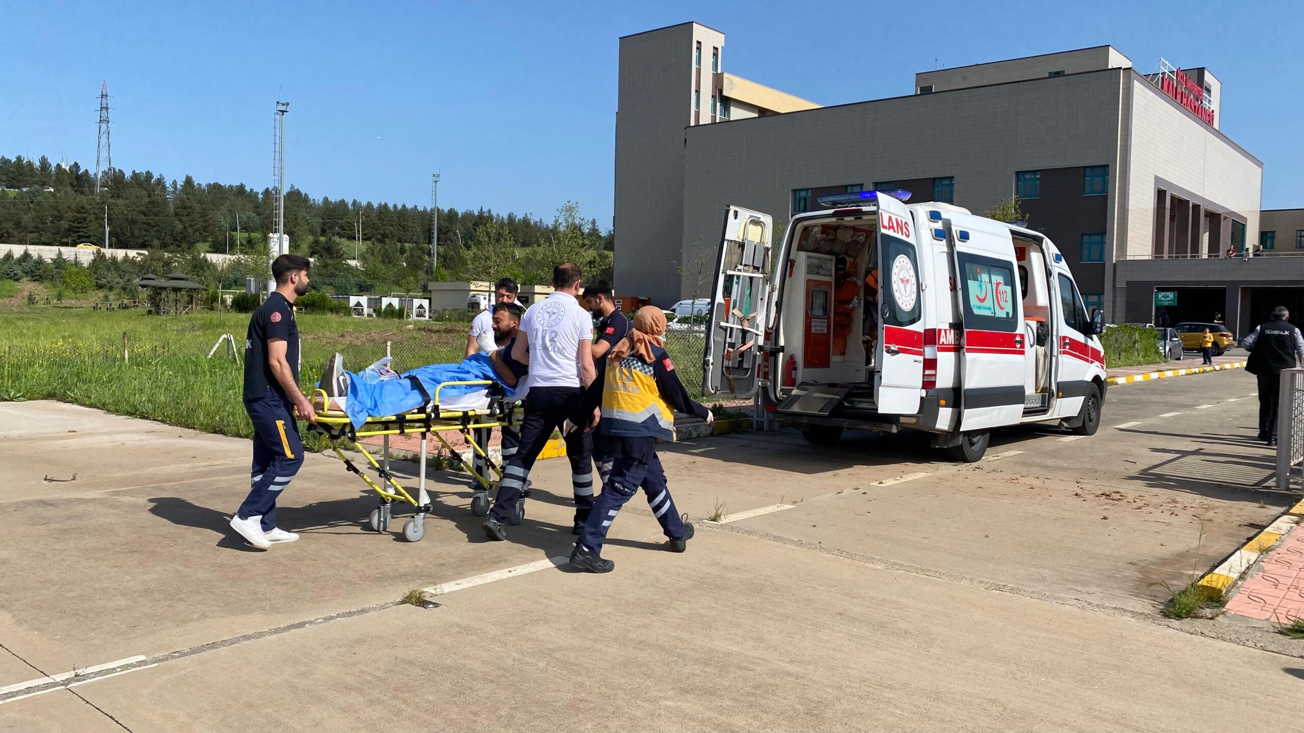 Diyarbakır’da parmağı kopan şahıs helikopter ile hastaneye sevk edildi