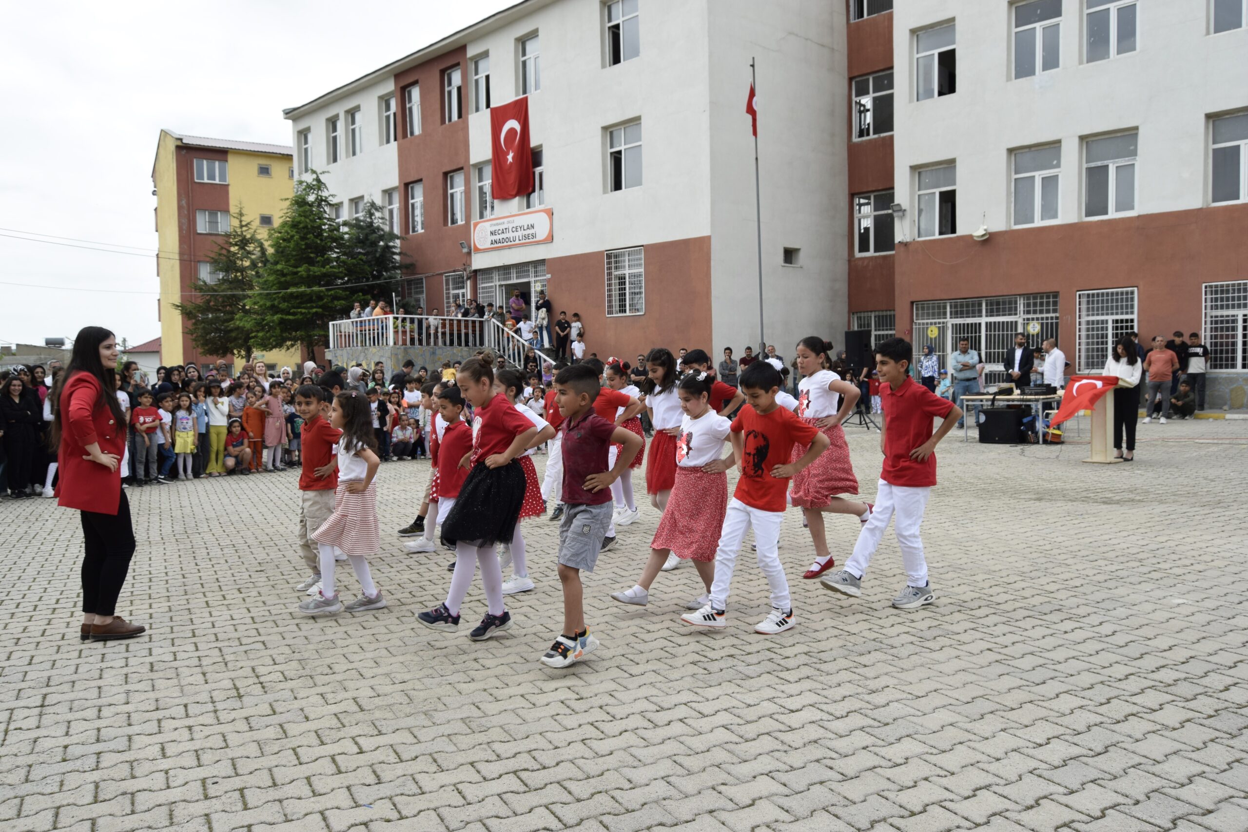 Dicle’de 23 Nisan coşkuyla kutlandı