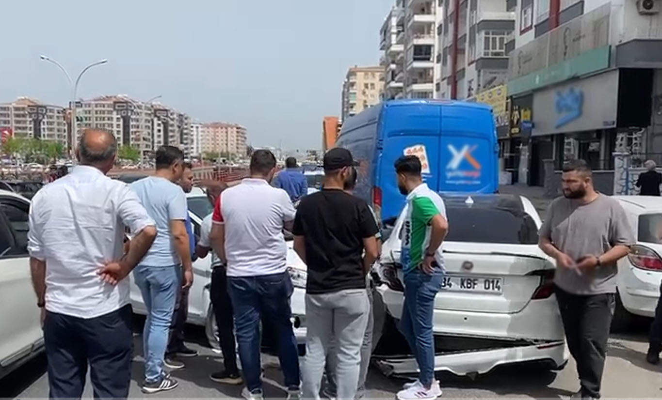 Diyarbakır'da zincirleme trafik kazası: 2 yaralı