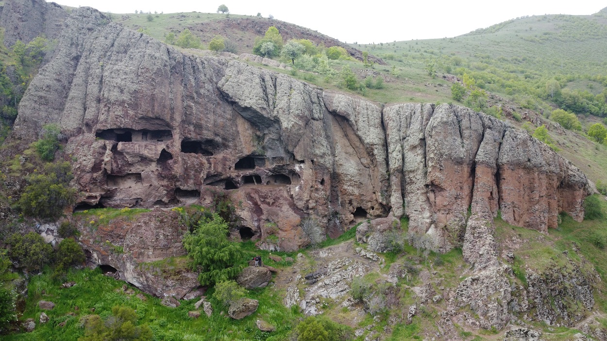 Diyarbakır'a 2 saat uzaklıktaki binlerce yıllık mağaralar turizme kazandırılmayı bekliyor