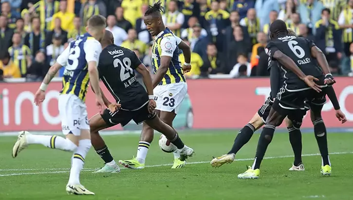 Fenerbahçe derbide Beşiktaş'ı 2-1 ile geçti