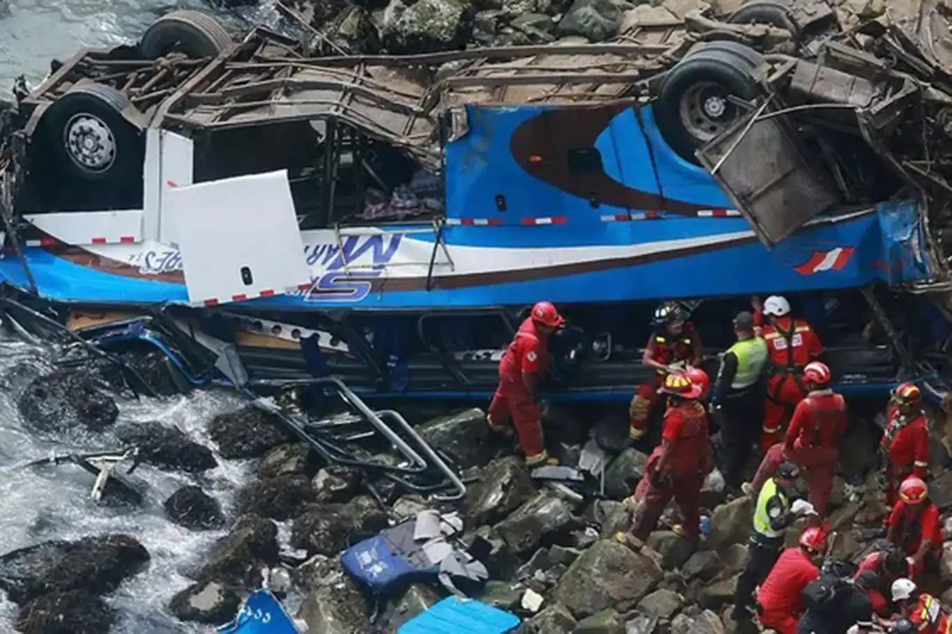 Peru'da otobüs kazası: 23 ölü, 15 yaralı