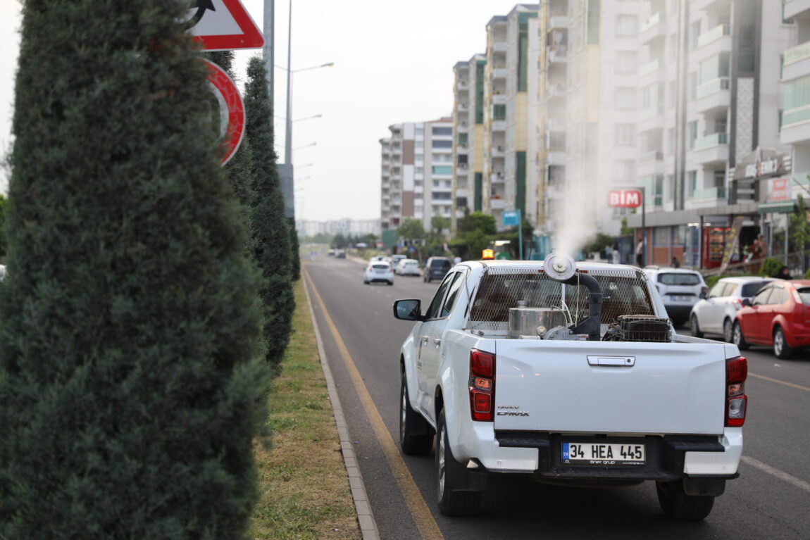 Diyarbakır'da ilaçlama çalışmaları sürüyor