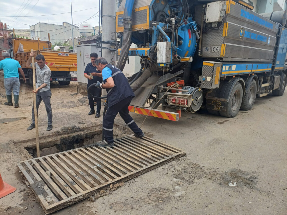 Diyarbakır'dan giden ekipler Cizre’de çalışmalarını sürdürüyor