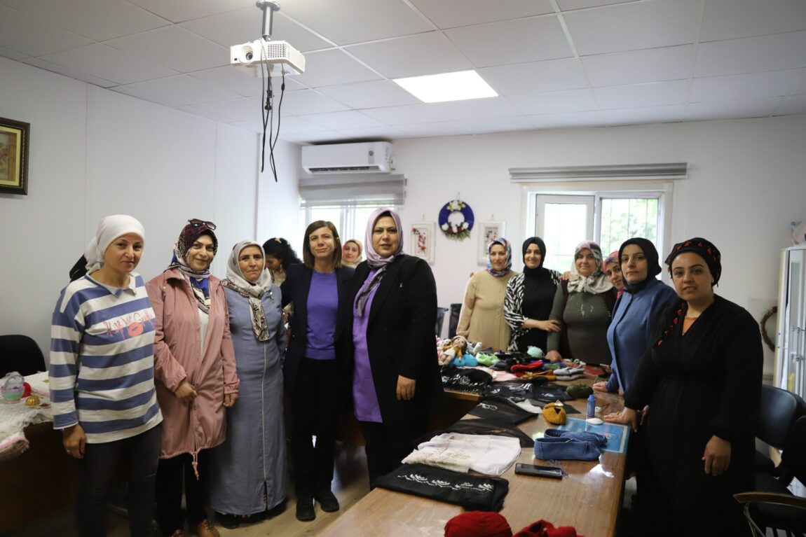 Diyarbakır Büyükşehir Belediyesi Eş Başkanı Bucak, Kadın Yaşam Merkezlerini ziyaret etti