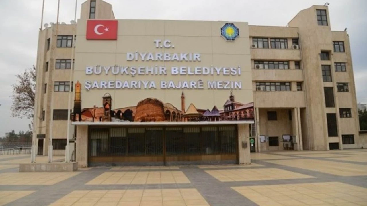 Diyarbakır kayyumu giderayak 267 kilo çerez almış!