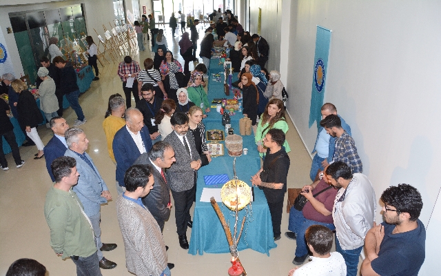 Dicle Üniversitesinde engelsiz geri dönüşüm sergisine yoğun ilgi