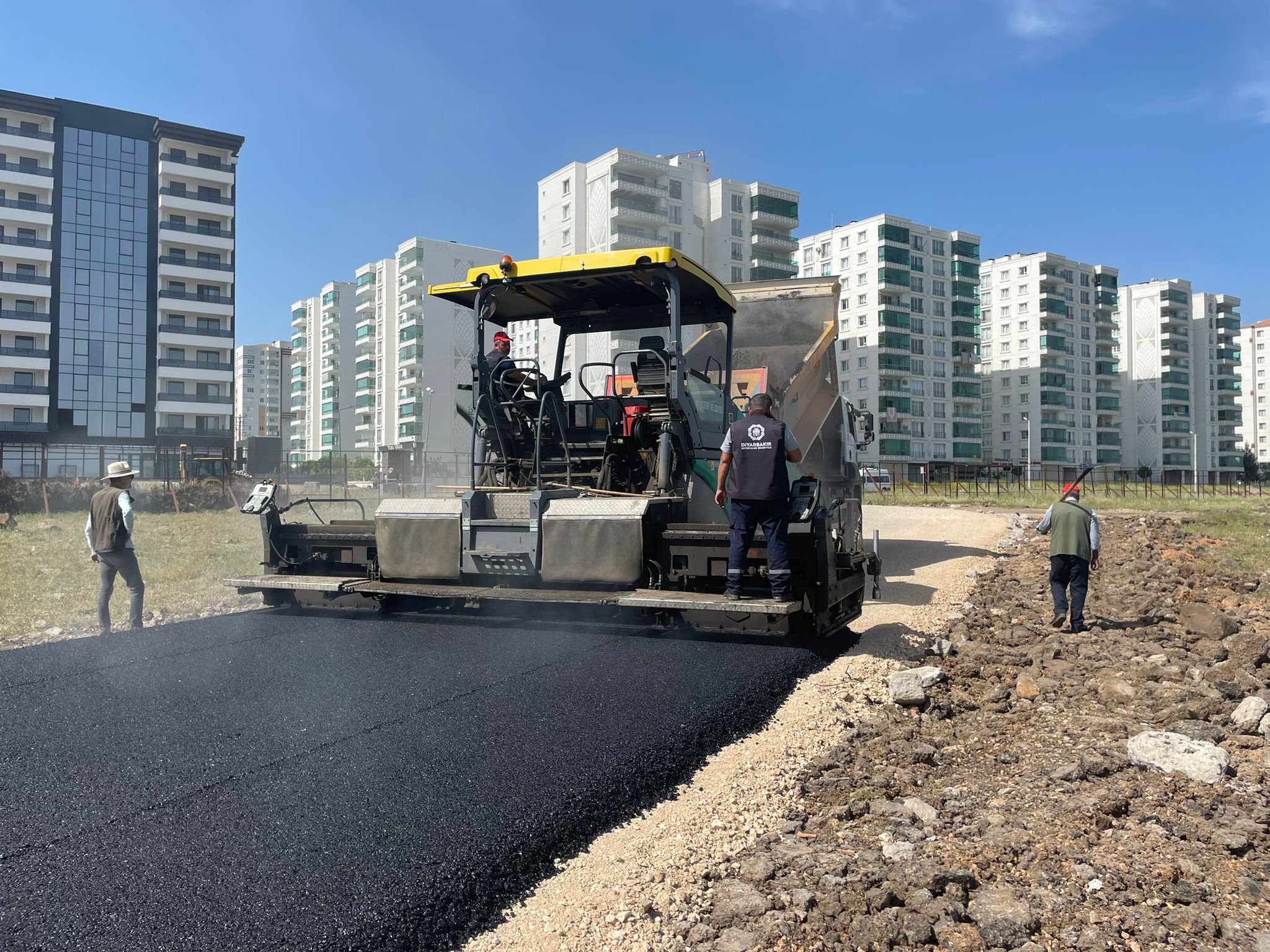 Diyarbakır'da hastane giriş yolu yenilendi