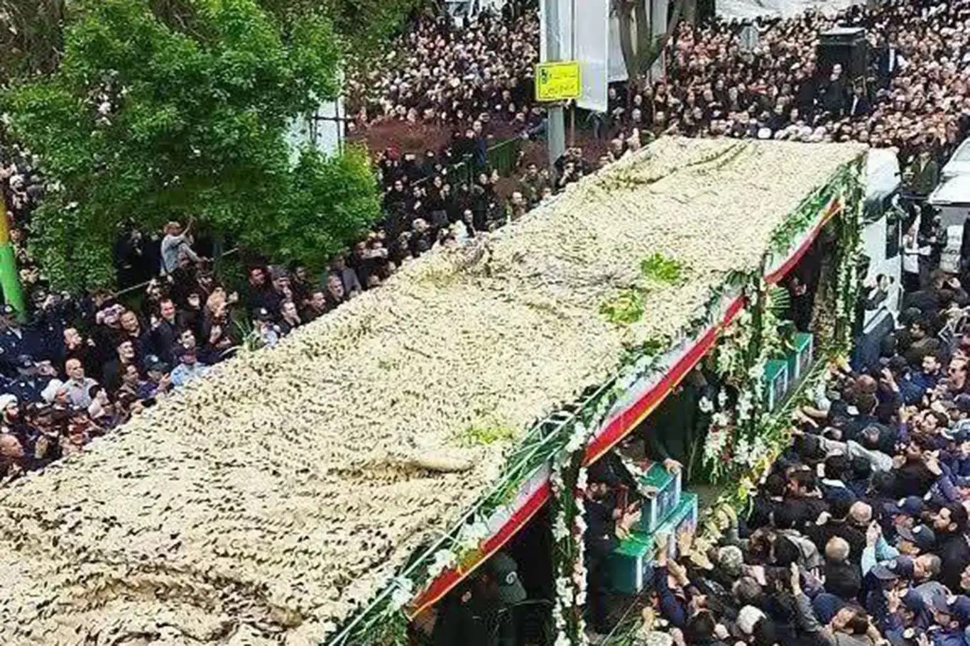 İran Cumhurbaşkanı Reisi için ilk tören Tebriz'de yapıldı