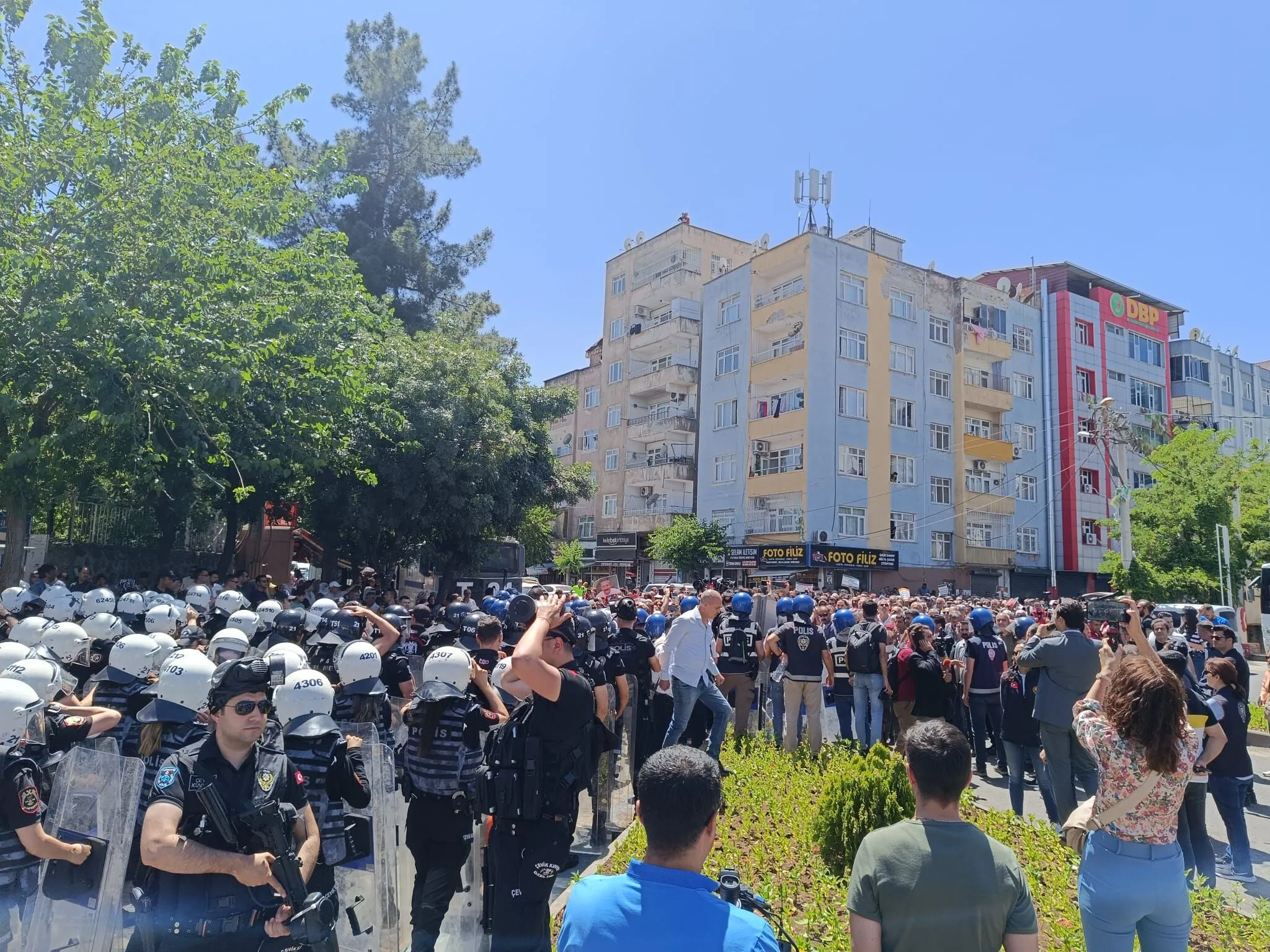 Diyarbakır'da Kobani Davası kararlarını protesto yürüyüşü