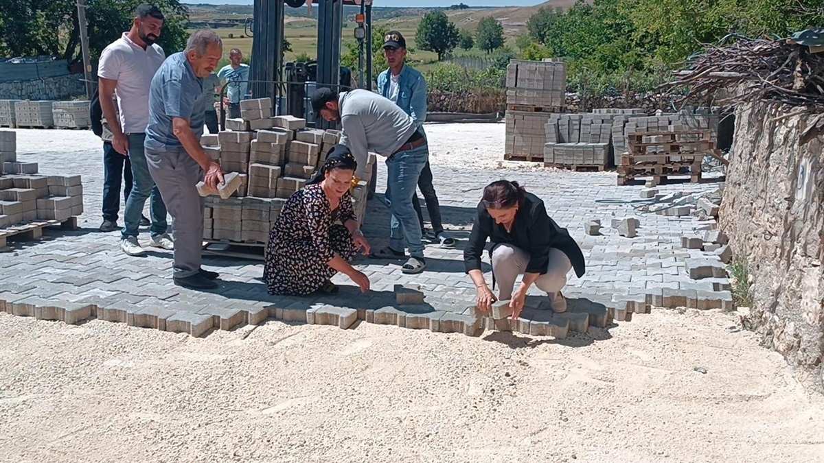 Hani'de Kırsal Mahallelere Parke Taşı Seferberliği!