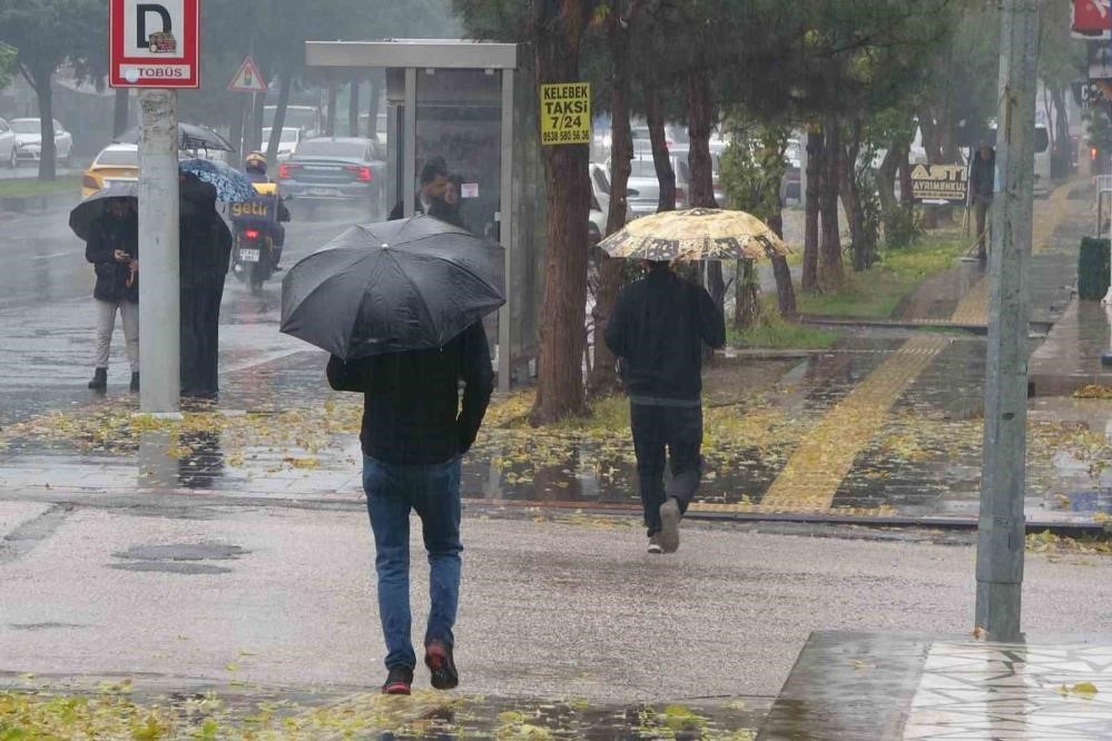 Meteorolojiden "kuvvetli" yağış uyarısı!