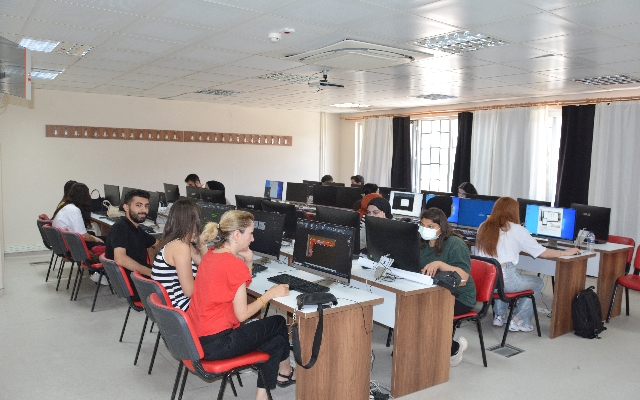 Dicle Üniversitesi Teknik Bilimler Meslek Yüksekokulu'nun bilgisayar laboratuvarı yenilendi