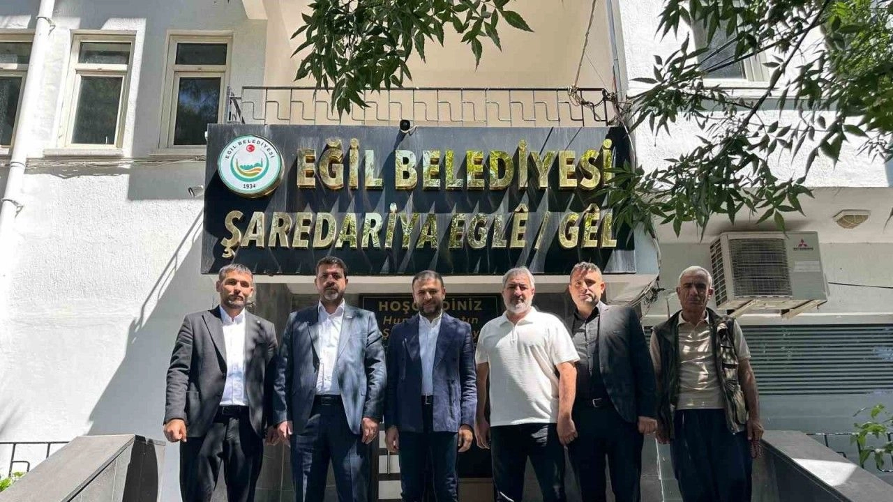 Diyarbakır’da AK Partili belediye de Kürtçe’ye geçti!