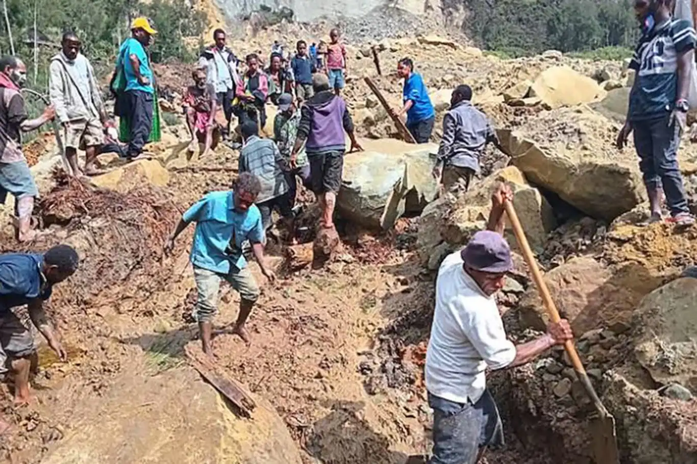 Papua Yeni Gine'de toprak altında kalanları kurtarma çalışmaları devam ediyor