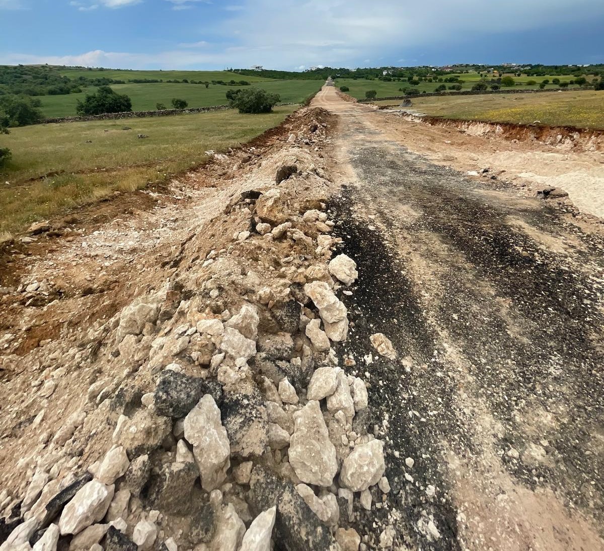 Diyarbakır'ın kırsal mahallelerinde yollar yenileniyor