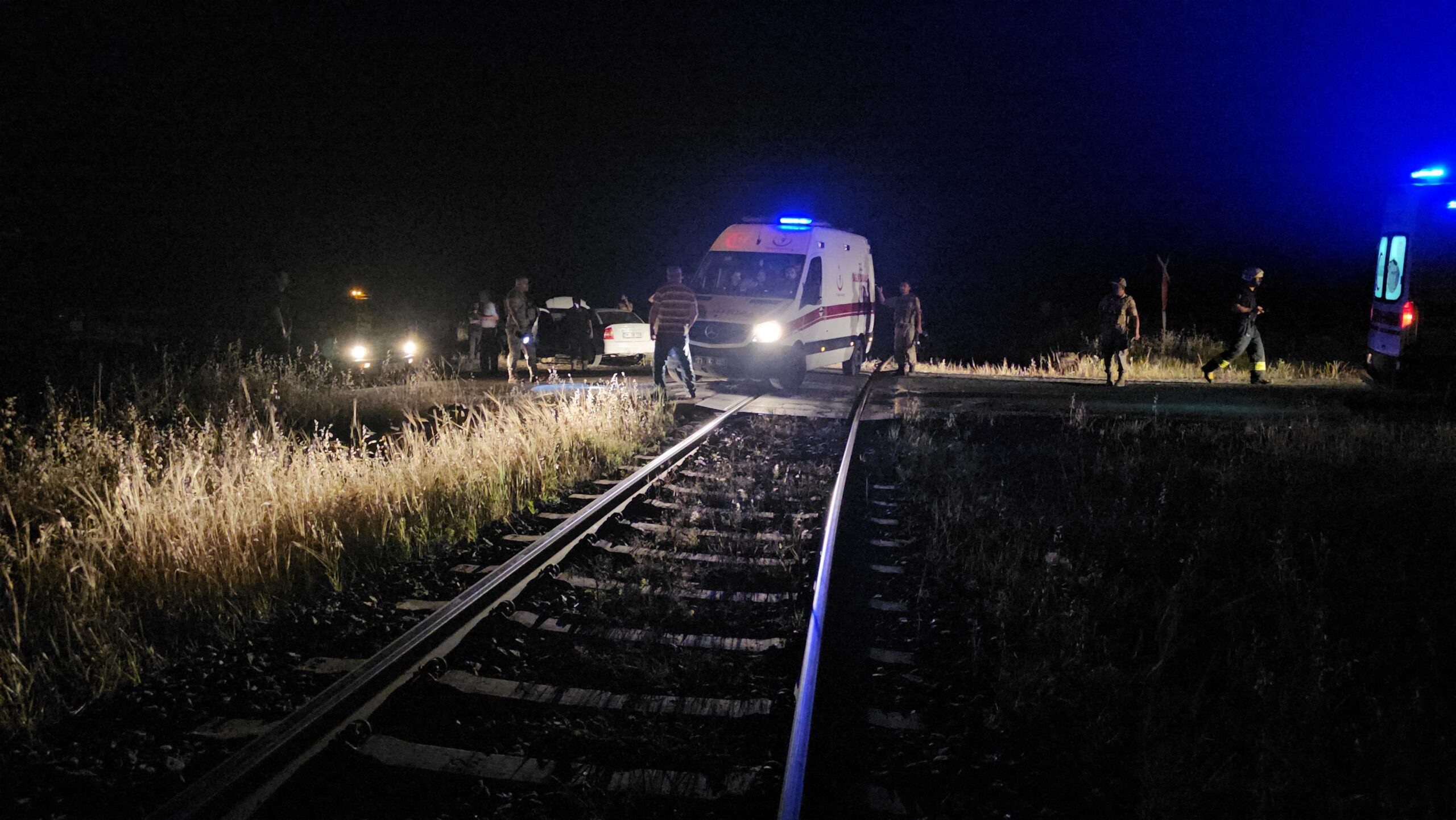 Son Dakika Diyarbakır’da yük treni otomobile çarptı: 2 yaralı