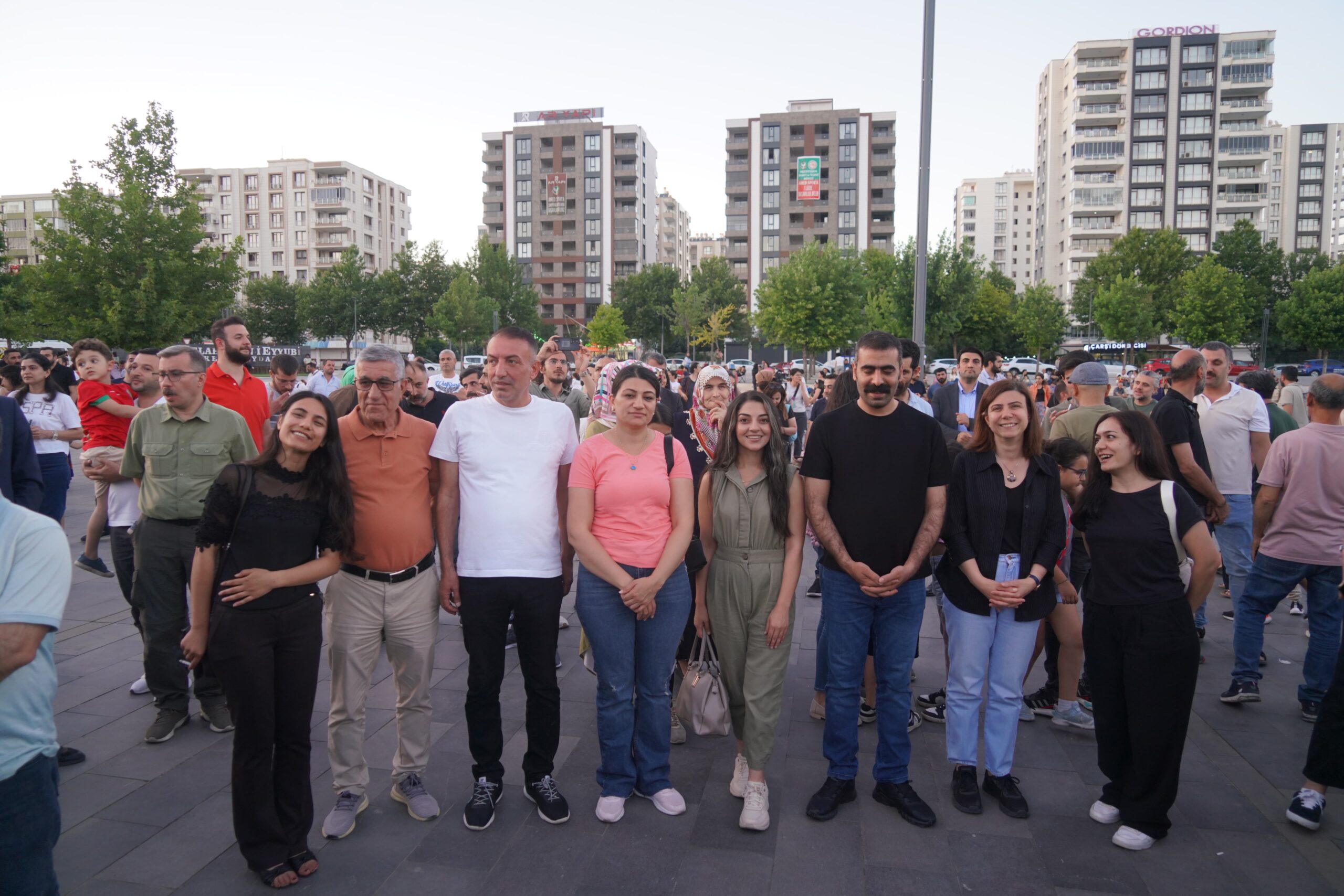 Eş Başkanlar çocuklar için düzenlenen konsere katıldı