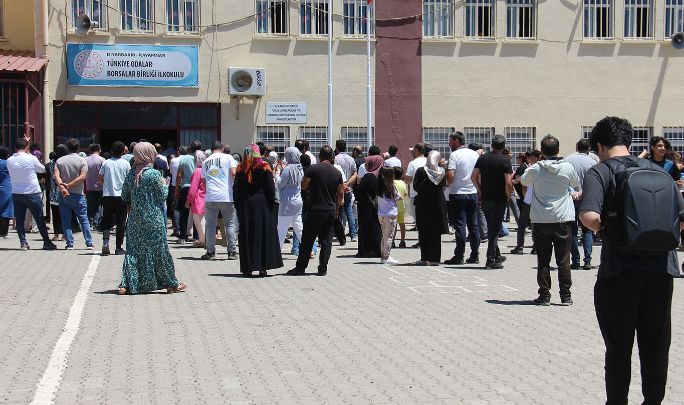 Diyarbakır'da LGS'ye giren öğrenciler duygularını paylaştı