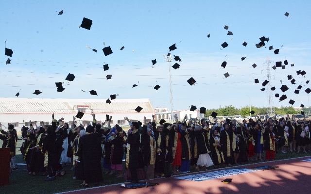 Dicle Üniversitesi Ziya Gökalp Eğitim Fakültesi öğrencileri mezuniyet coşkusu yaşadı