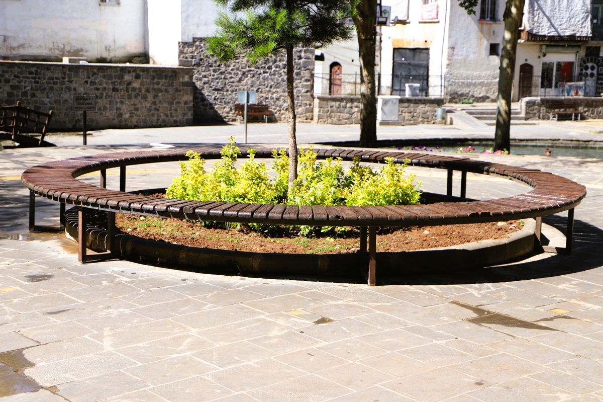 Anzele Parkı’nda bakım, onarım ve peyzaj çalışması yapıldı