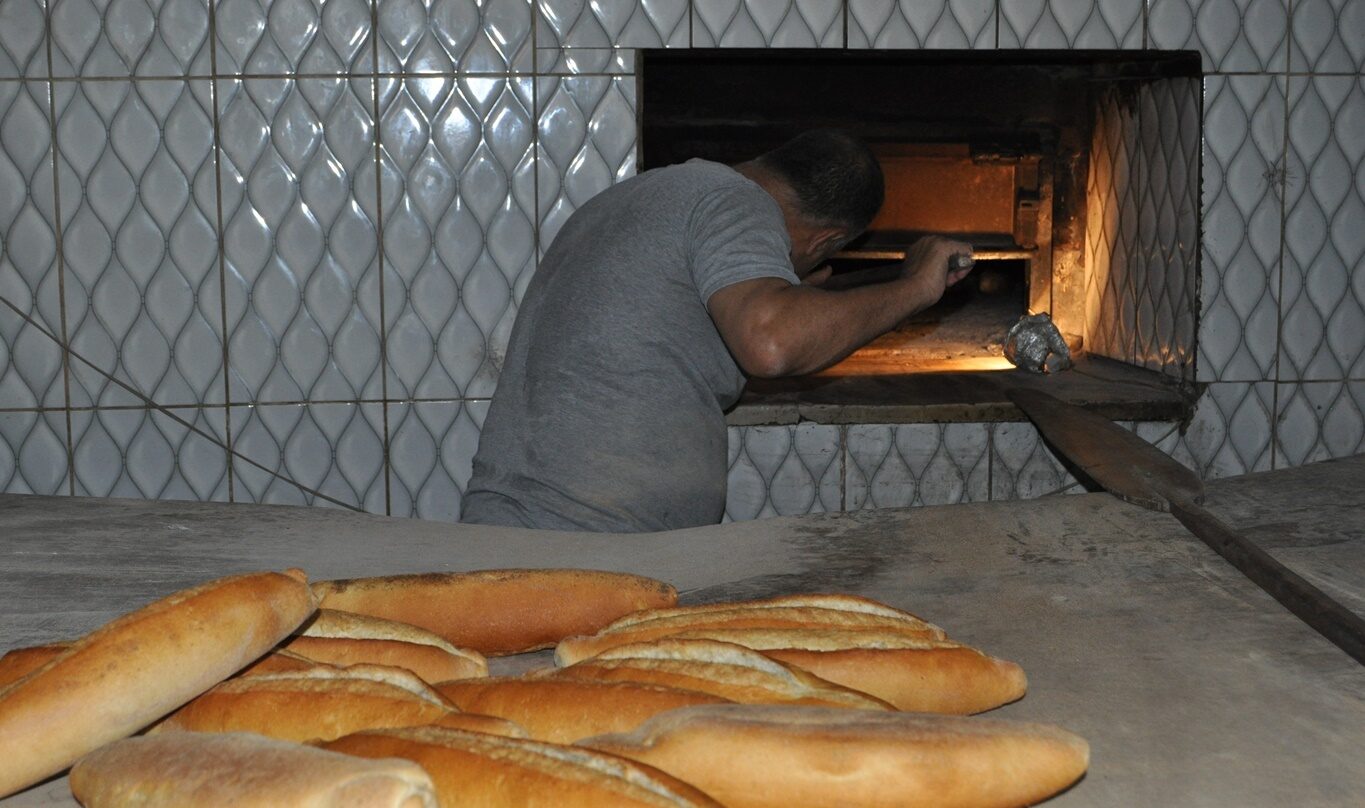 Aşırı sıcakta çalışan fırıncılar, günde yaklaşık 10 litre su tüketiyor