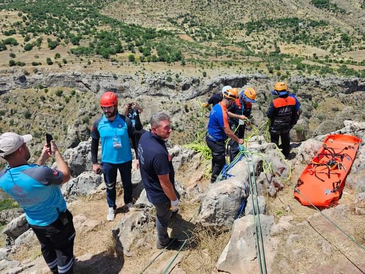 Diyarbakır'da uçak kazası tatbikatı gerçeği aratmadı