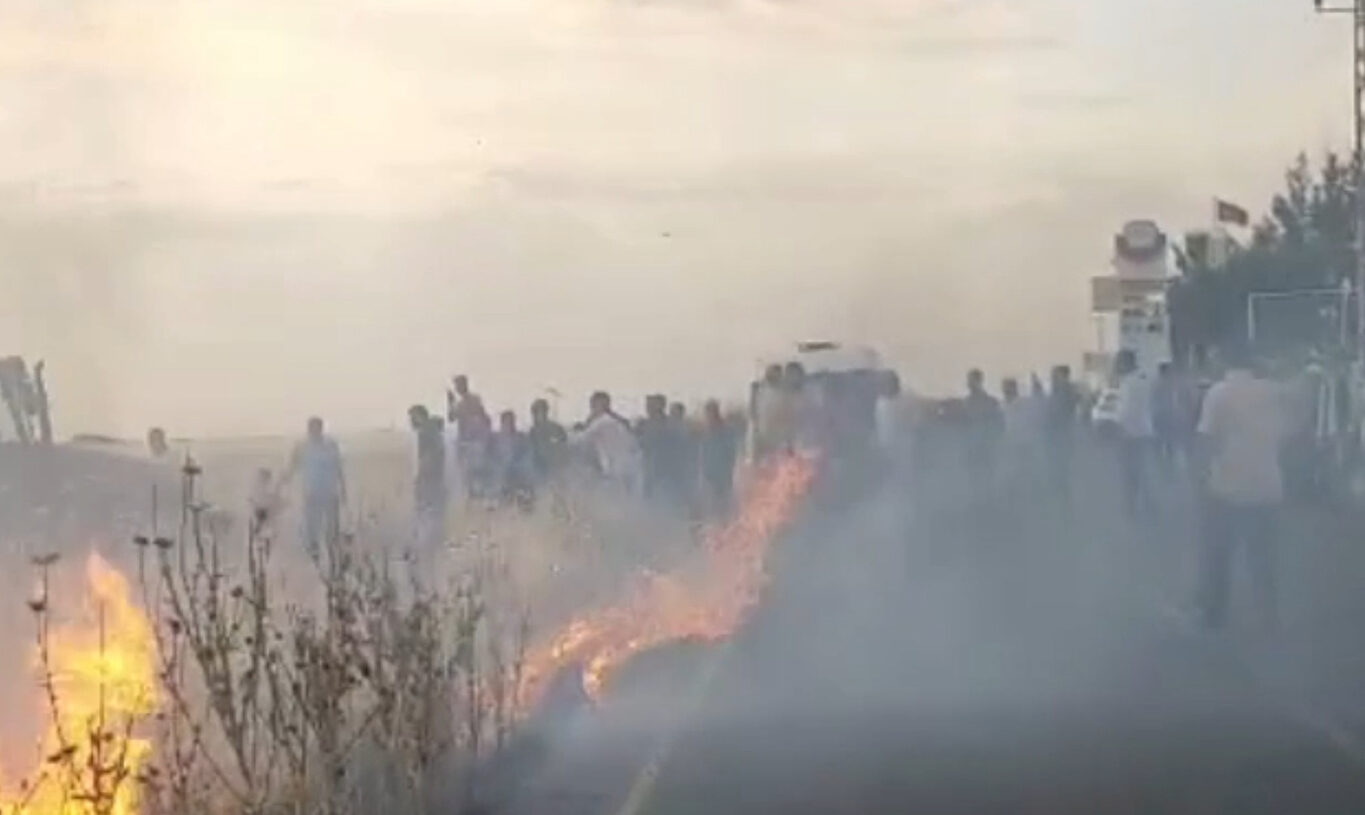 Diyarbakır'da 3 farklı yerde tarla yangını: 70 dönüm ekili alan yandı