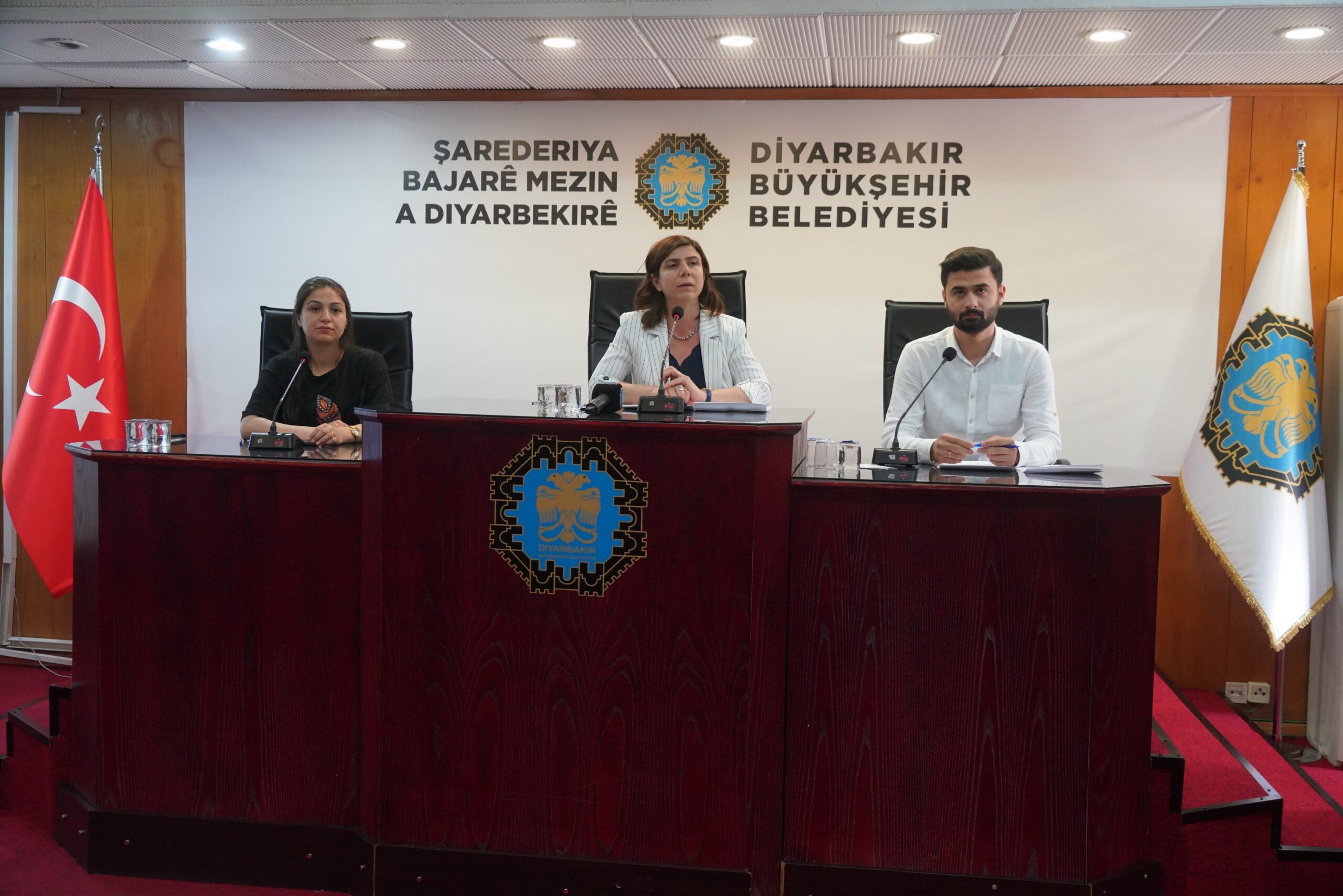 Diyarbakır Büyükşehir Belediyesi Eş Başkanı Bucak: Herkesi kayyuma hayır demeye davet ediyoruz