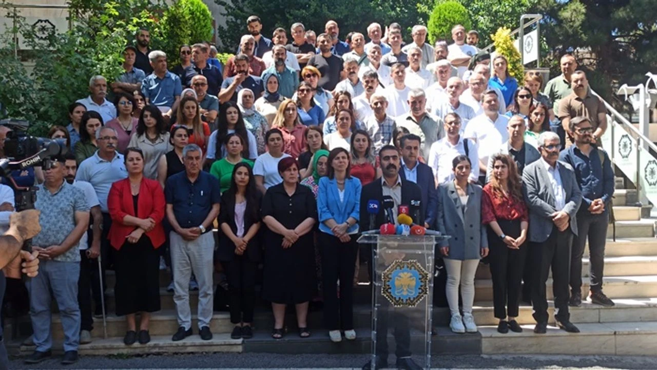 DBB eşbaşkanı Hatun’dan İçişlerine çağrı: Anayasa'ya ve belediye mevzuatlarına uyun!