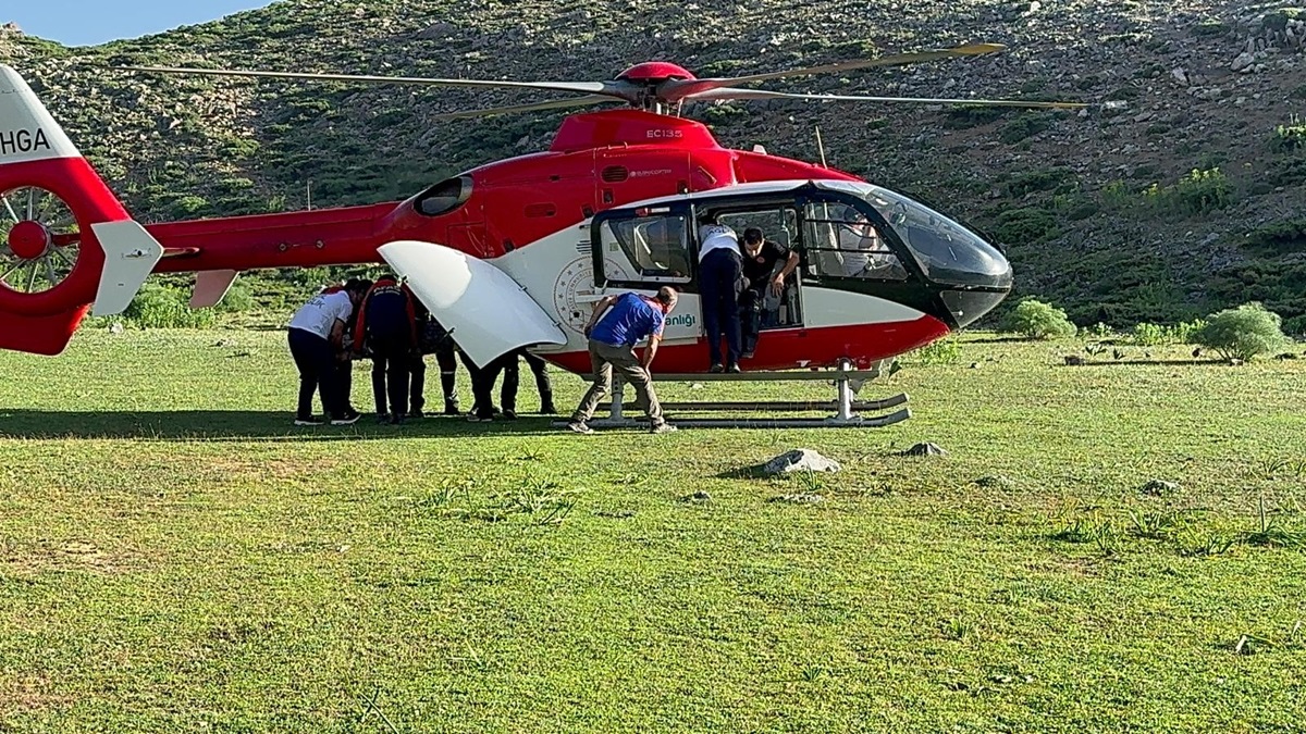 Attan düşen kadın helikopterle hastaneye kaldırıldı