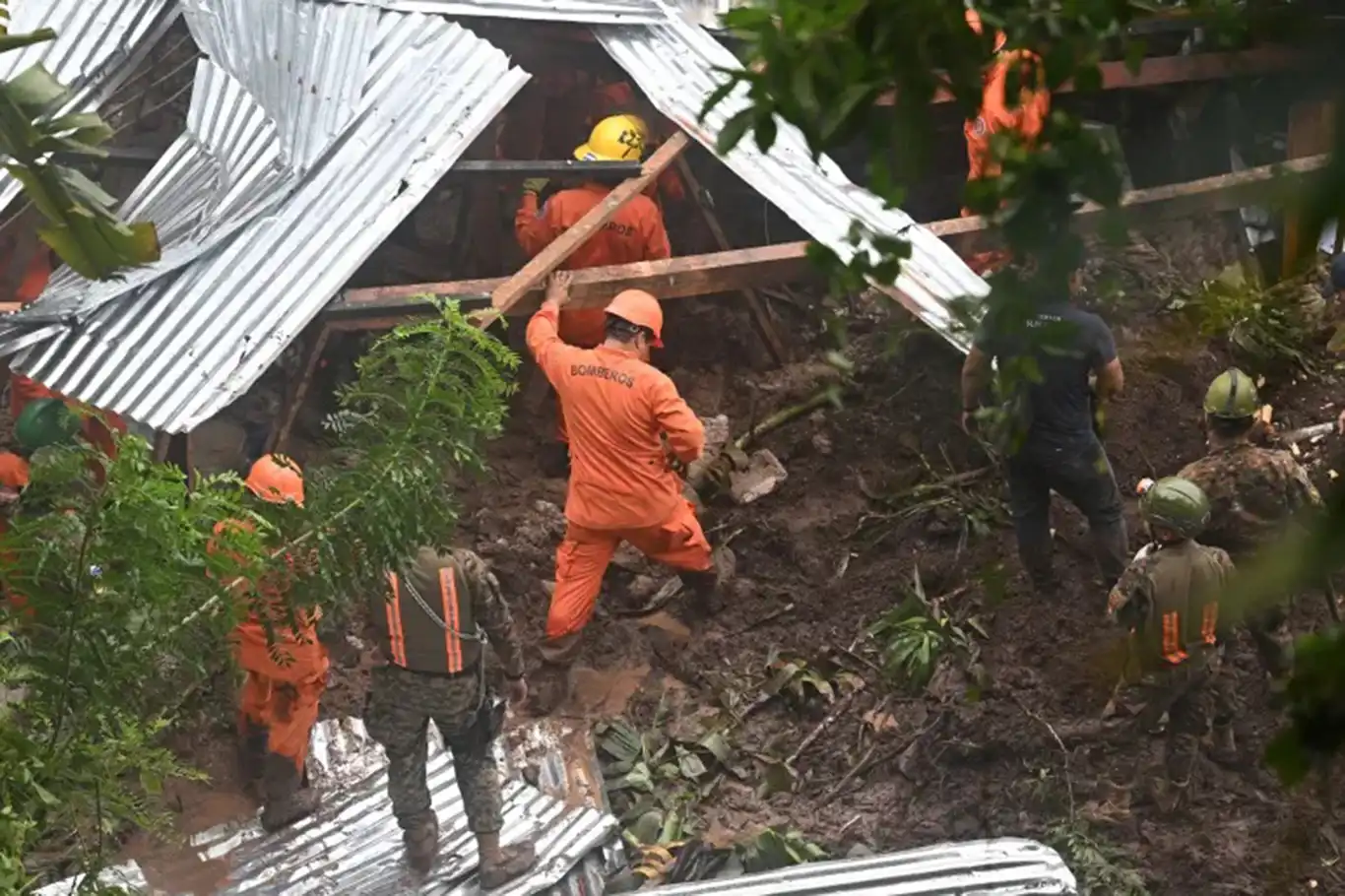 El Salvador’da sel ve toprak kayması: 11 ölü