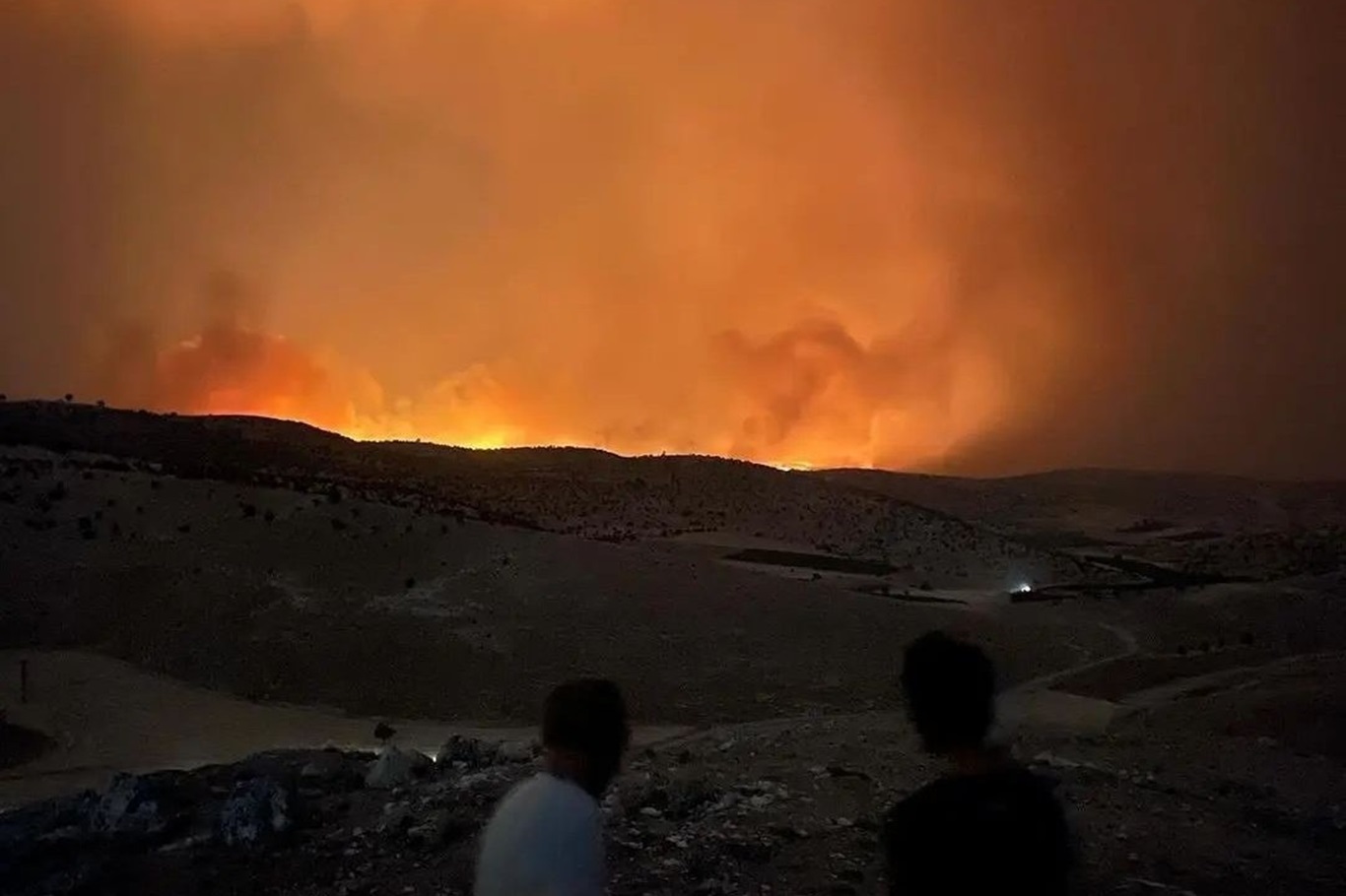 Diyarbakır-Mardin arasında büyük yangın: Ölü ve yaralılar var!