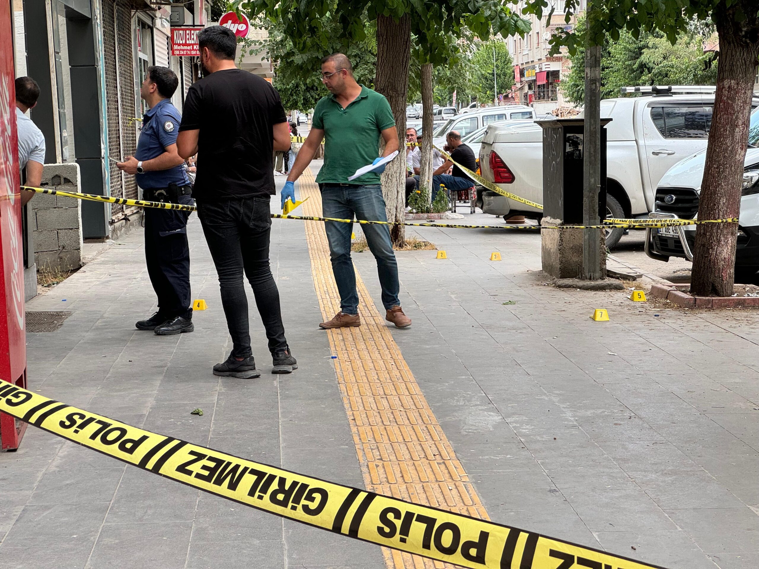 Diyarbakır’da anlaşma masasında silahlar konuştu: 4 yaralı